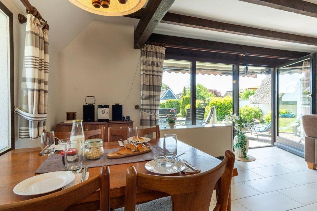 Am-Hohen-Ufer-Reetdach-Haus-Ocean-Breeze-136 Villa Grossenbrode Ngoại thất bức ảnh
