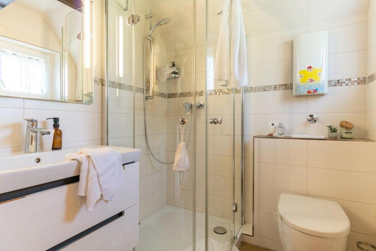 Am-Hohen-Ufer-Reetdach-Haus-Ocean-Breeze-136 Villa Grossenbrode Ngoại thất bức ảnh